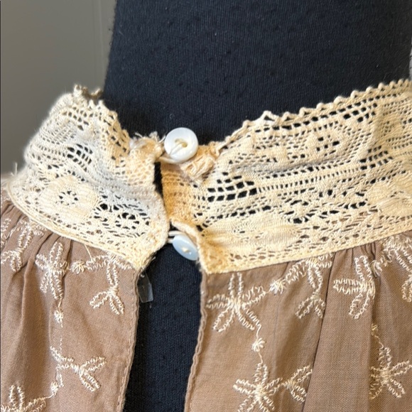 NWT Zara Women Medium Tan Ruffled Blouse with Peter Pan Collar Lace Relaxed Fit - Picture 5 of 6